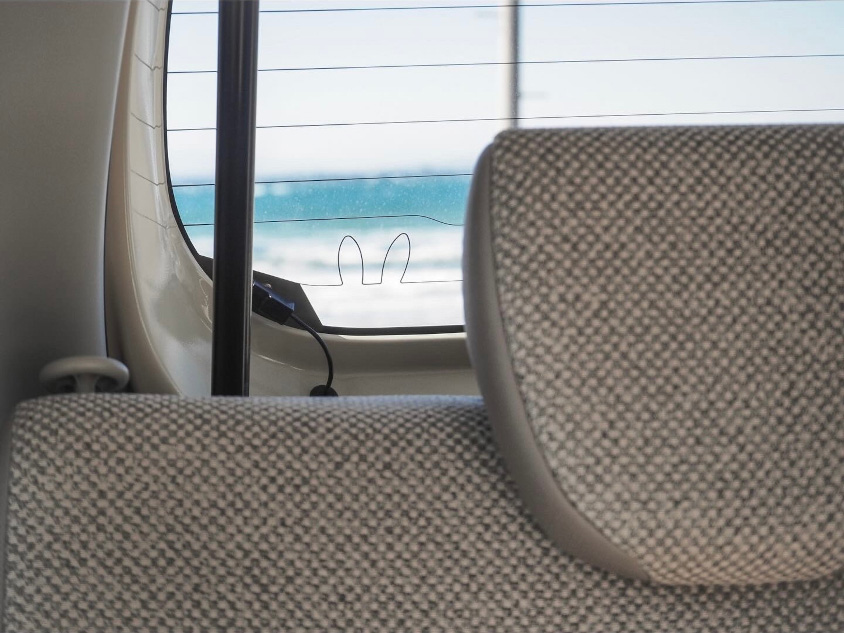 スズキ・アルト ラパンのウサギのカタチをした電熱線