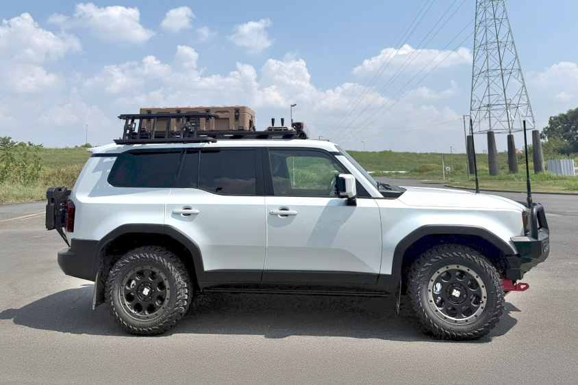 トヨタ・ランドクルーザー250の右サイド