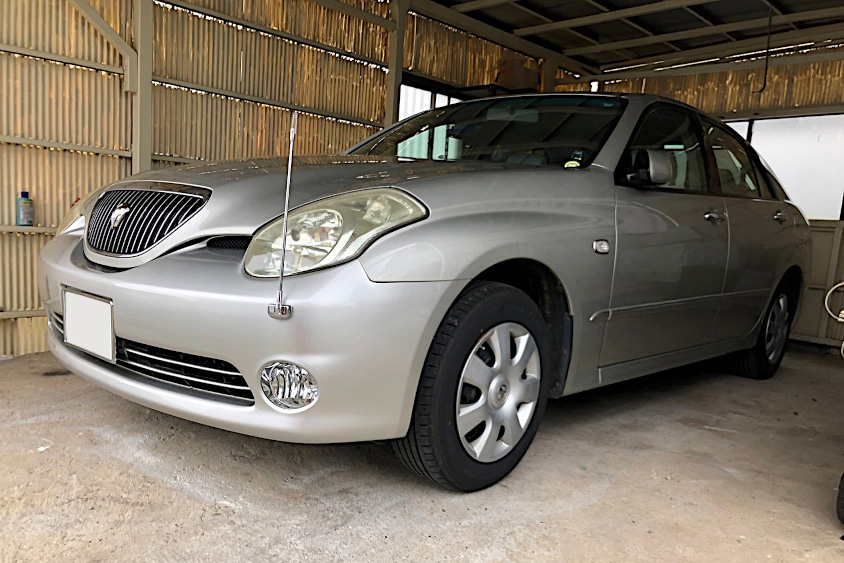 ガレージに収まるヴェロッサ