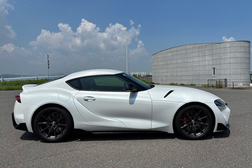 GRスープラ　サイドビュー