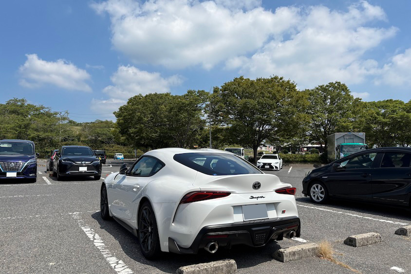 青空とGRスープラ