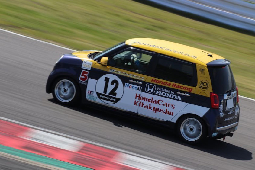 N-ONEのネイビー×イエロー仕様