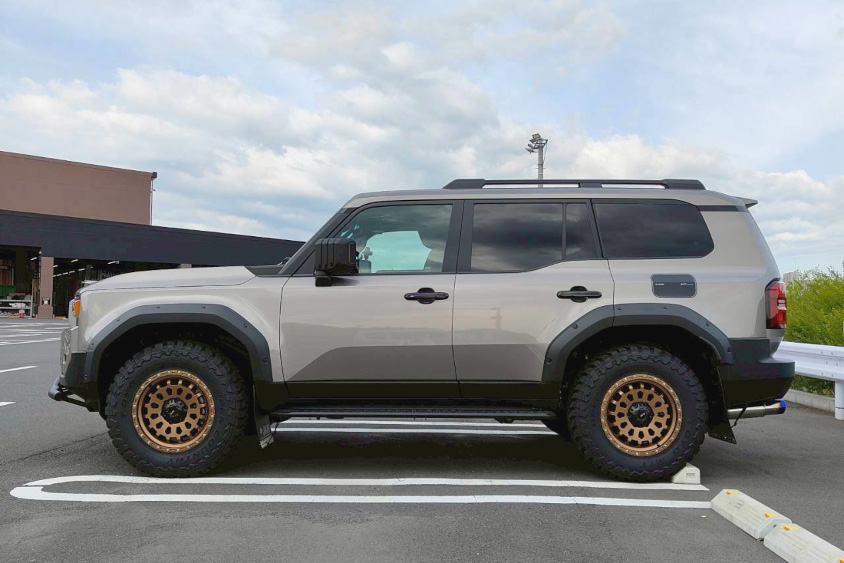 ランドクルーザー250の左サイド