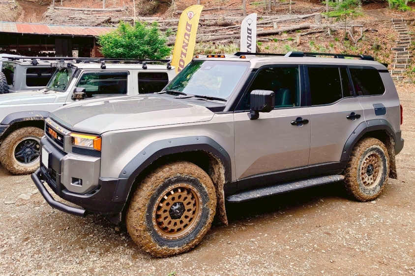 オフロードの走行後のランドクルーザー250