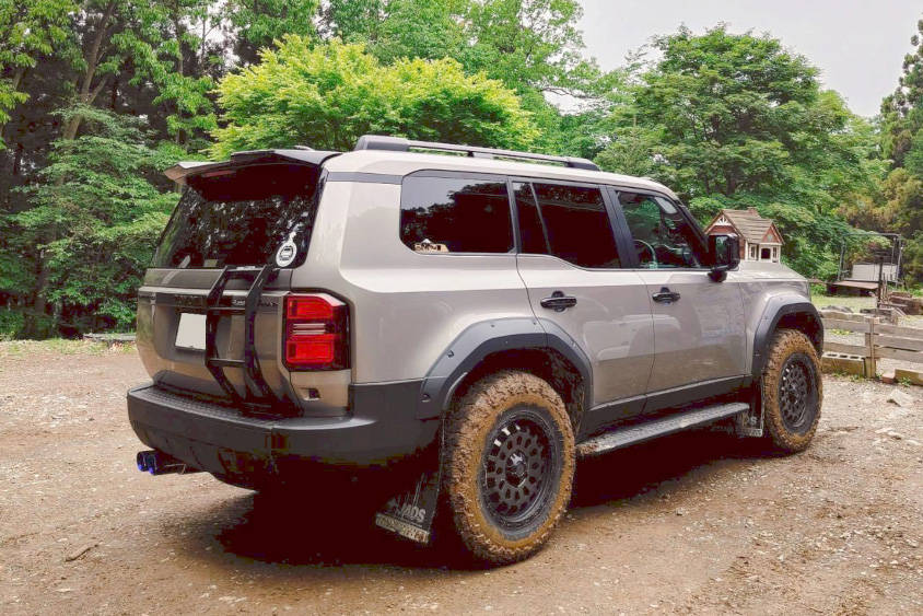 オフロード走行後のランドクルーザー250のリヤ