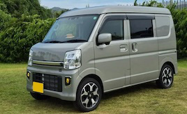 一見すると仕事クルマ、でも僕のエブリイは自作ベッドを備える究極のホビーカー