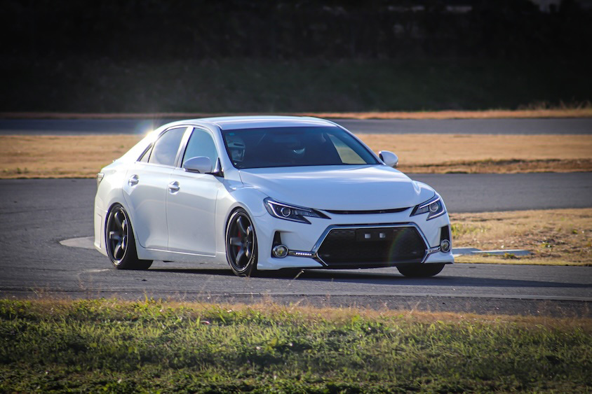 マークXコーナリング