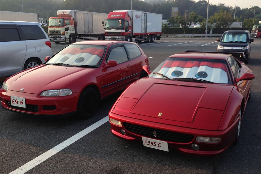 ホンダシビックとフェラーリ