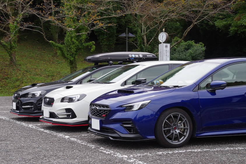 スバルレヴォーグ3台集合