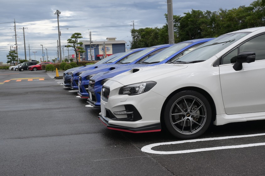 スバルレヴォーグ5台集合