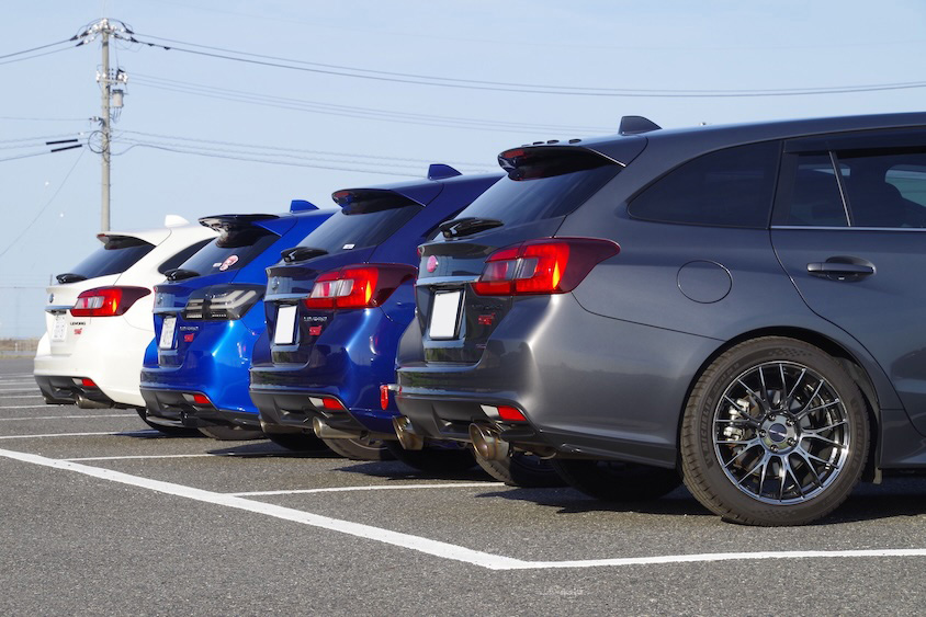 スバルレヴォーグ4台集合リヤビュー