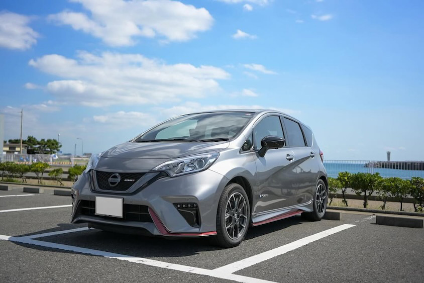 日産ノート＠海岸駐車場寄りカット
