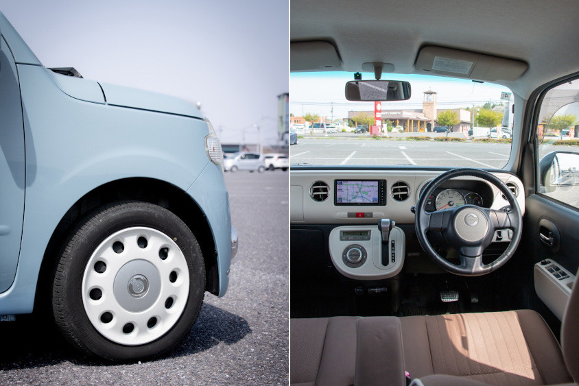 ダイハツミラココアフロントホイールと運転席