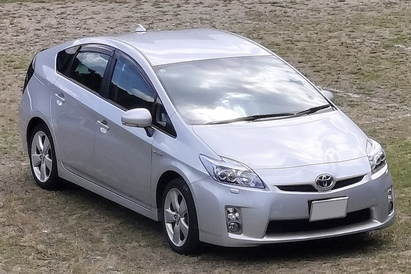 トヨタプリウス＠広場の駐車場