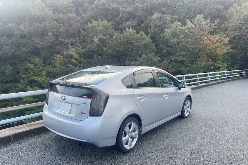 トヨタプリウスリヤ右3：7