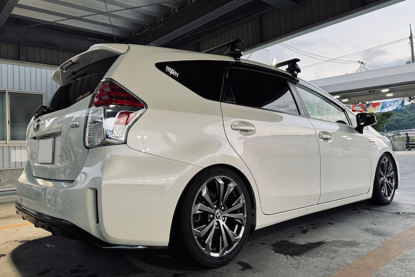 トヨタプリウスアルファリヤ右1：9