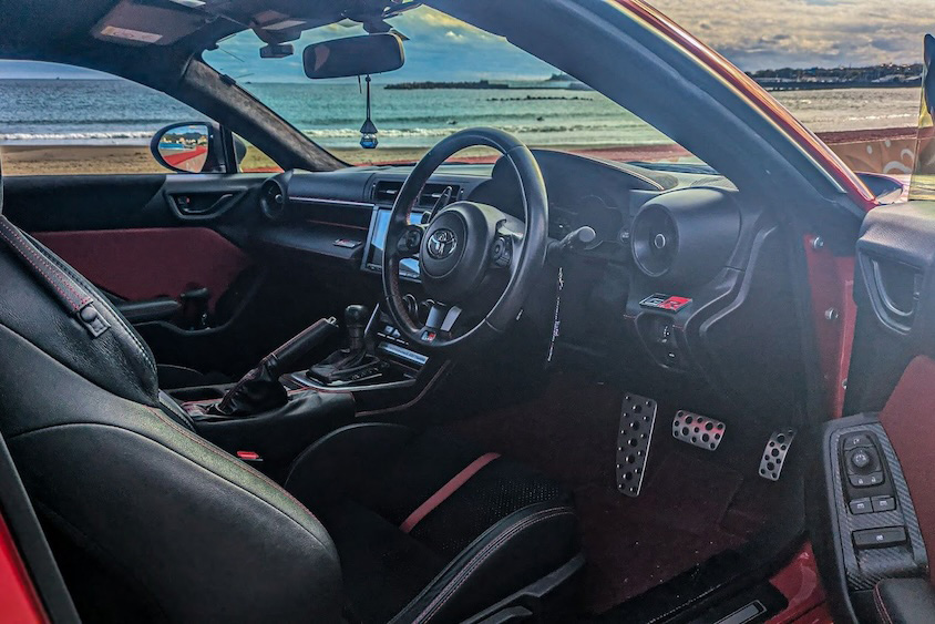 トヨタGR86運転席