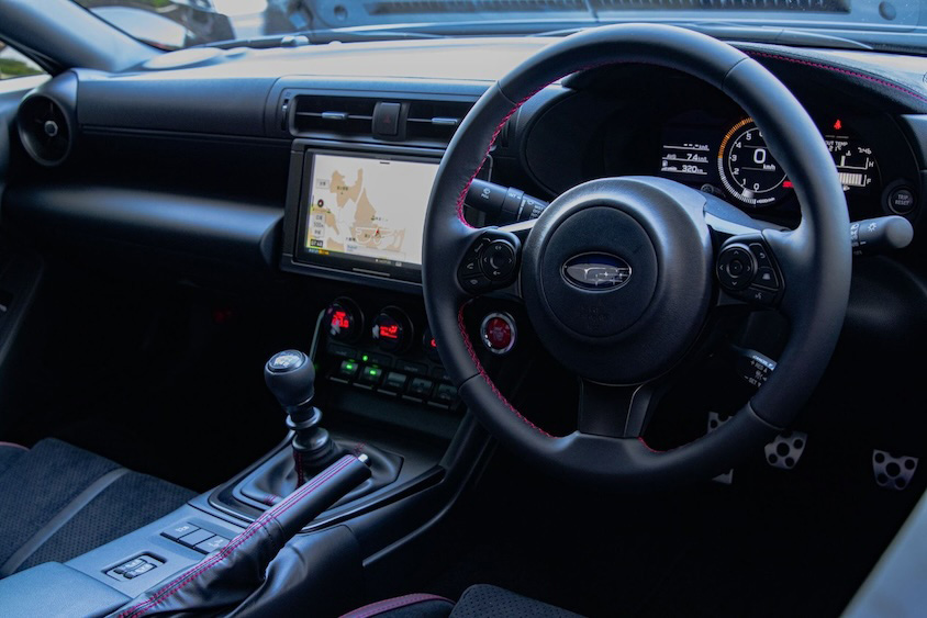 スバルBRZ運転席