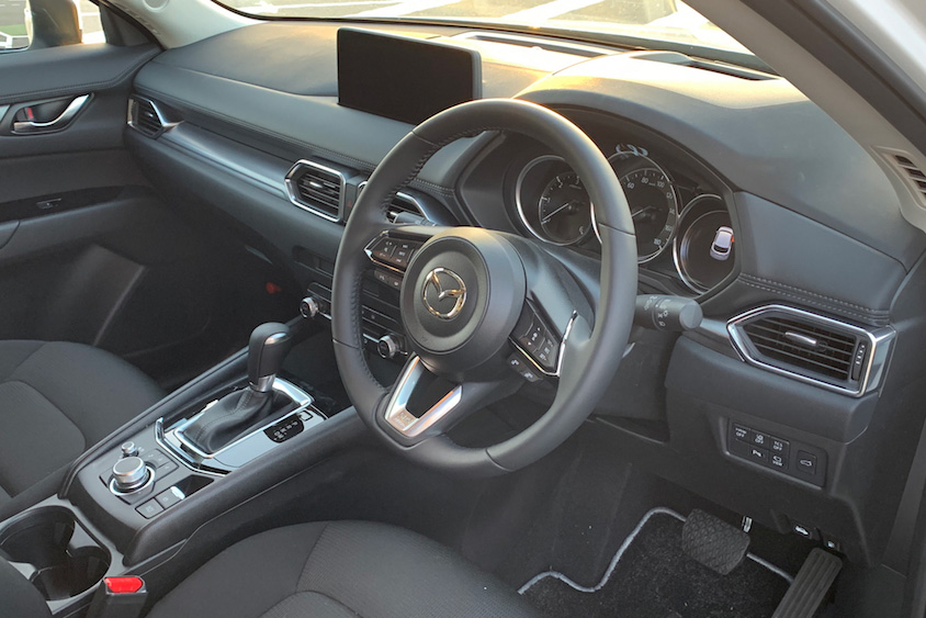マツダCX-5運転席右から