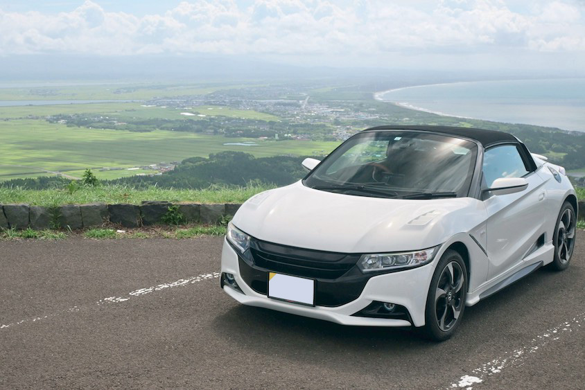 ホンダS660と海岸線遠景