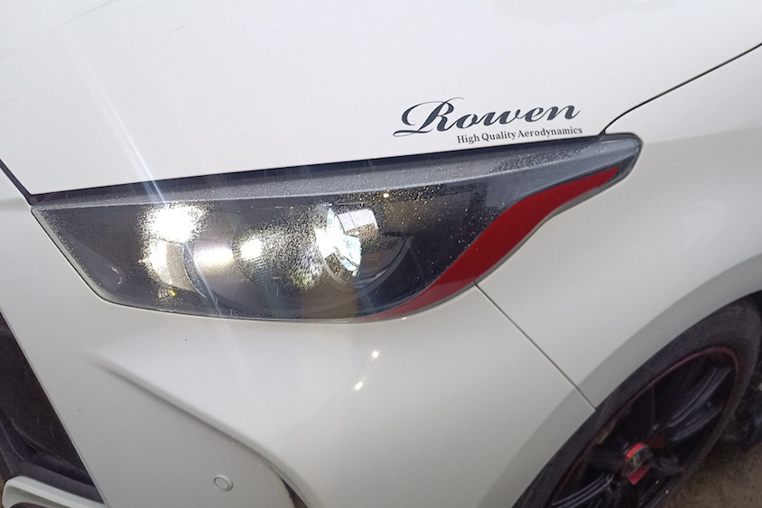 トヨタヤリスのヘッドライト