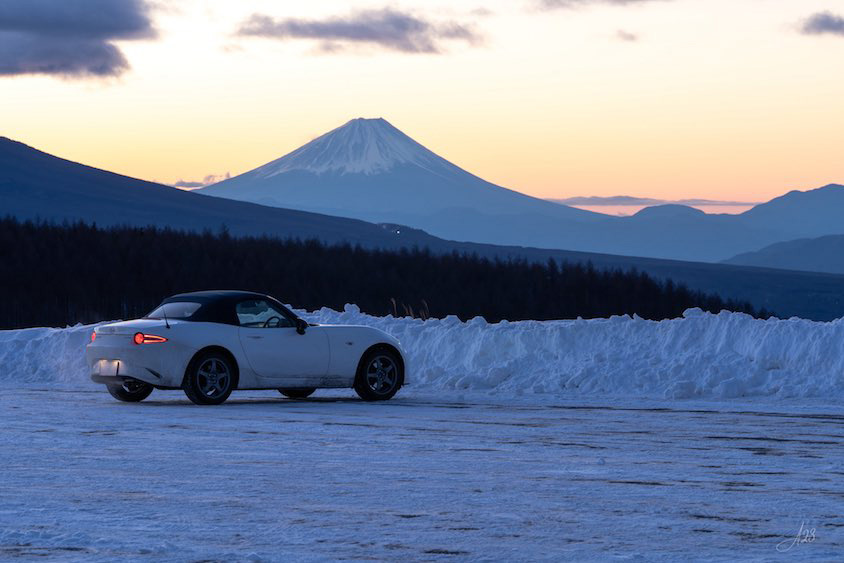 マツダロードスターと富士山