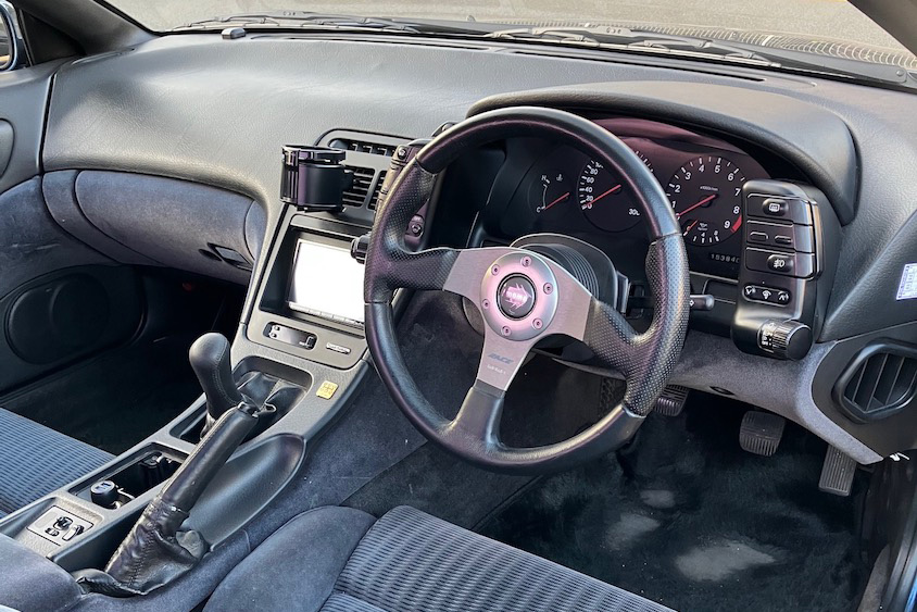 日産フェアレディZ運転席