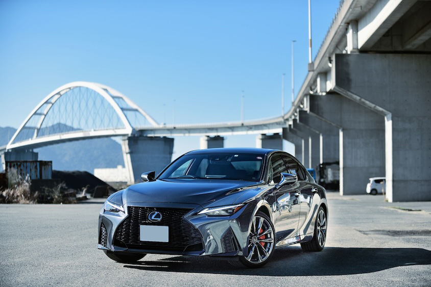 周南大橋とレクサスIS