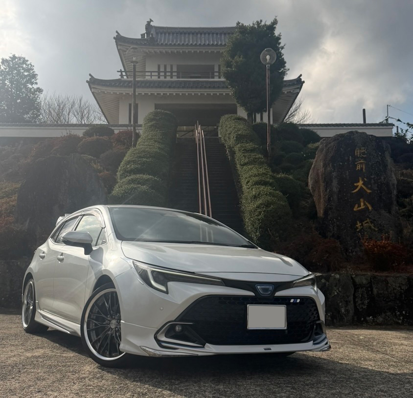 肥前犬山城とトヨタカローラスポーツ