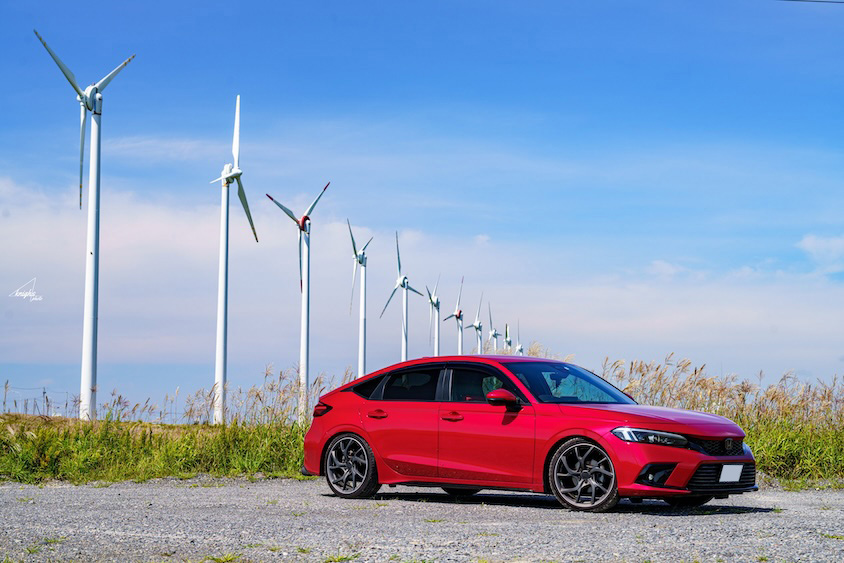 ホンダシビックと風力発電機