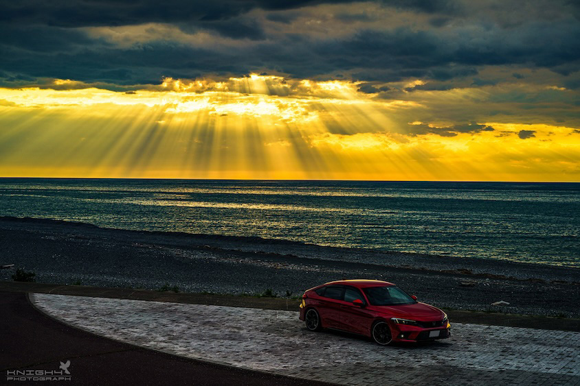 ホンダシビックと光のカーテン遠景