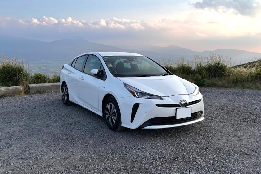 トヨタプリウスと展望遠景