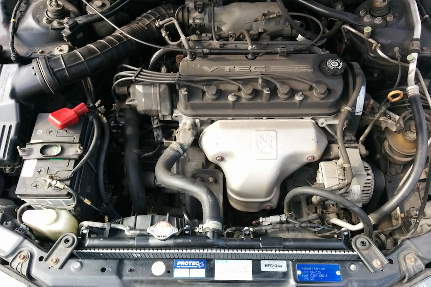 いすゞアスカエンジンルーム