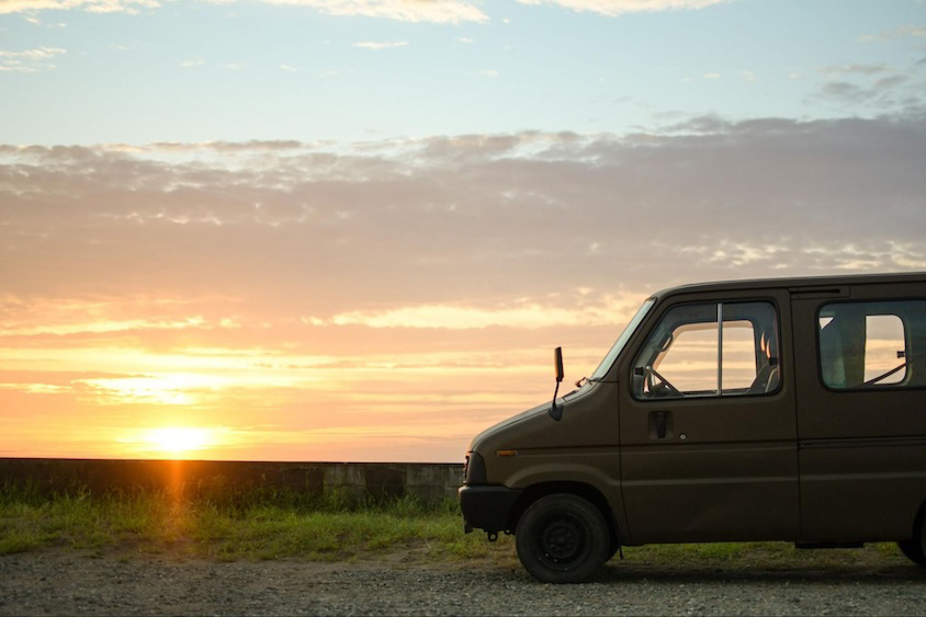 落日とトヨタデリボーイ