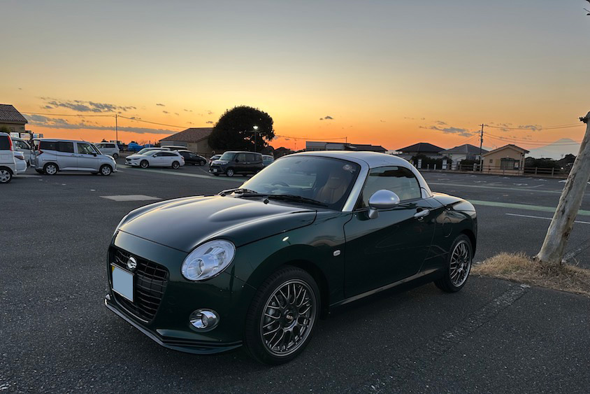 夕景のダイハツコペン