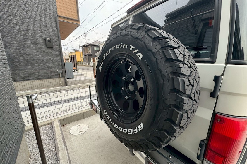 トヨタランドクルーザー76スペアタイヤ