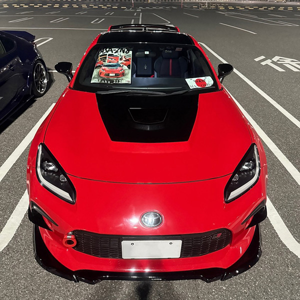 制作したポスターとモデル車