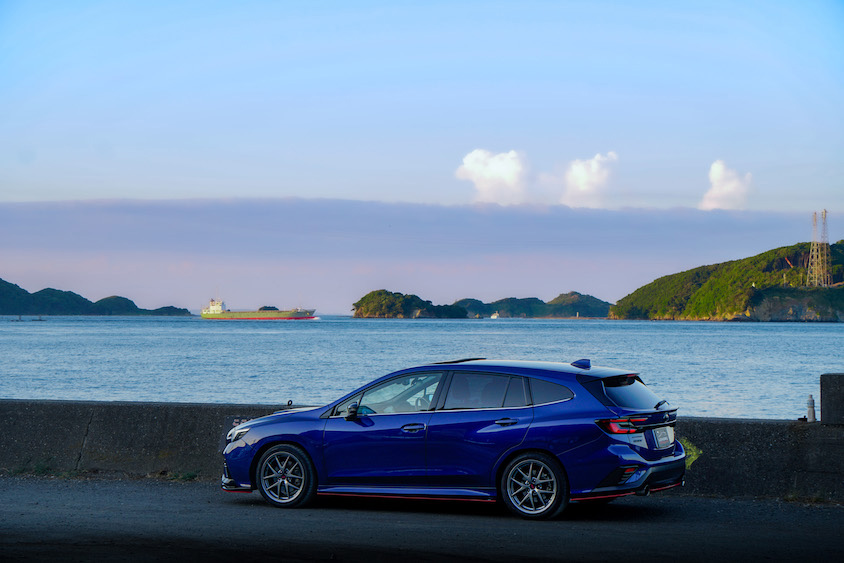 スバルレヴォーグ＠岸壁