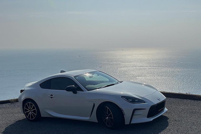 トヨタGR86と海遠景
