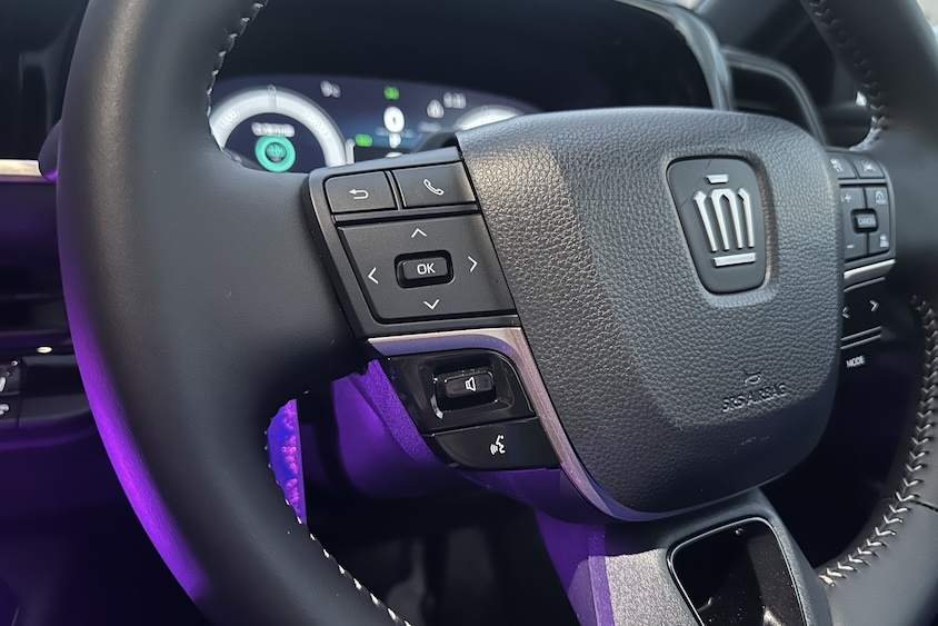 トヨタクラウンスポーツステアリング