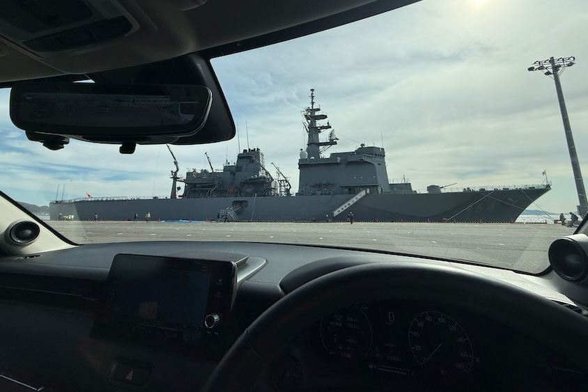 ホンダヴェゼルから眺める掃海母艦うらが