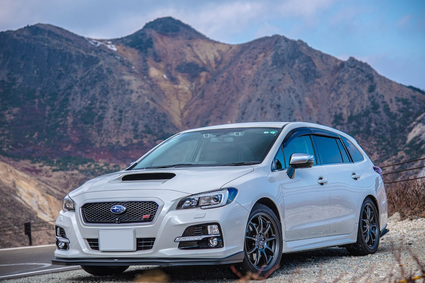 1台目のスバルレヴォーグフロント