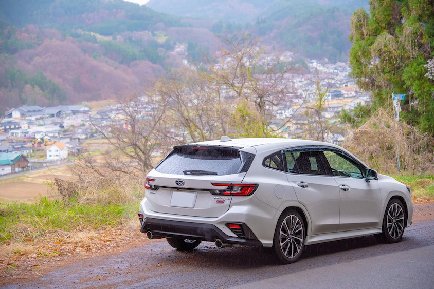 スバルレヴォーグ＠高台