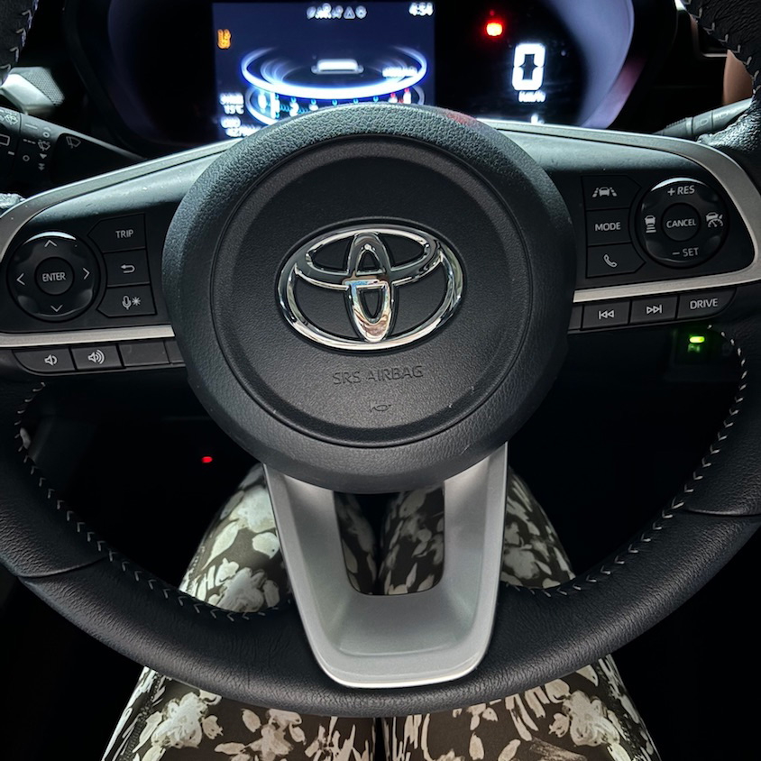 トヨタライズのステアリングまわり