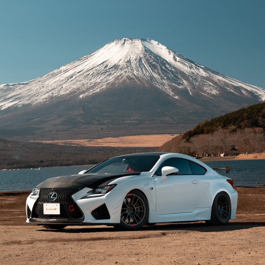 レクサスRCFと富士山