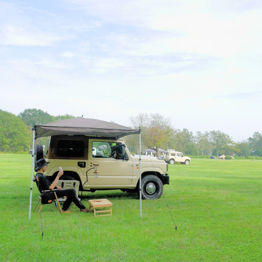 キャンプ中のスズキジムニーとオーナー氏