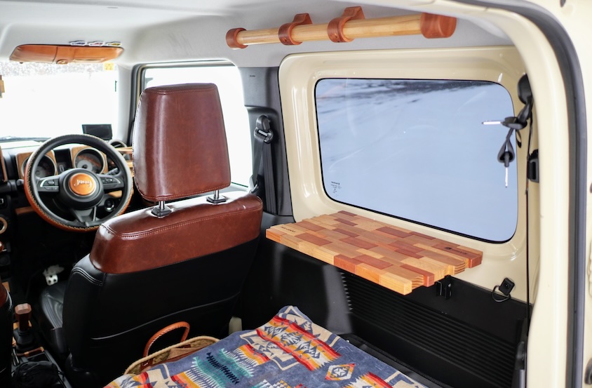 スズキジムニーの後席インテリア