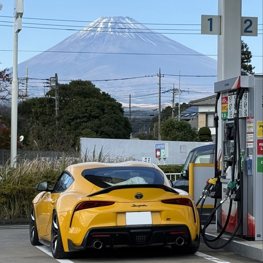 トヨタGRスープラ＠ガソリンスタンド
