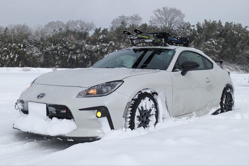 雪中のトヨタGR86