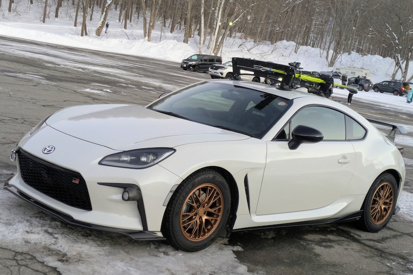 キャリア装着のトヨタGR86